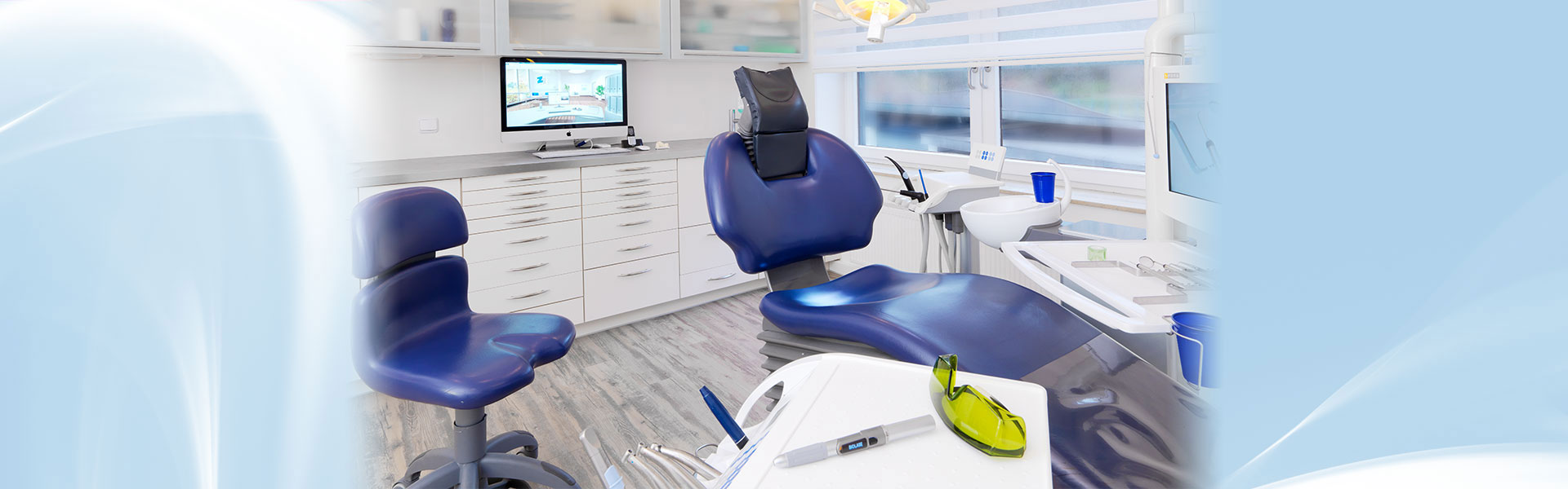 Nahaufnahme des Stuhls im Behandlungszimmer von Zahnarzt Siegen